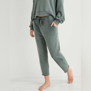 AERIE SANDY FLEECE CROPPED SWEATPANT